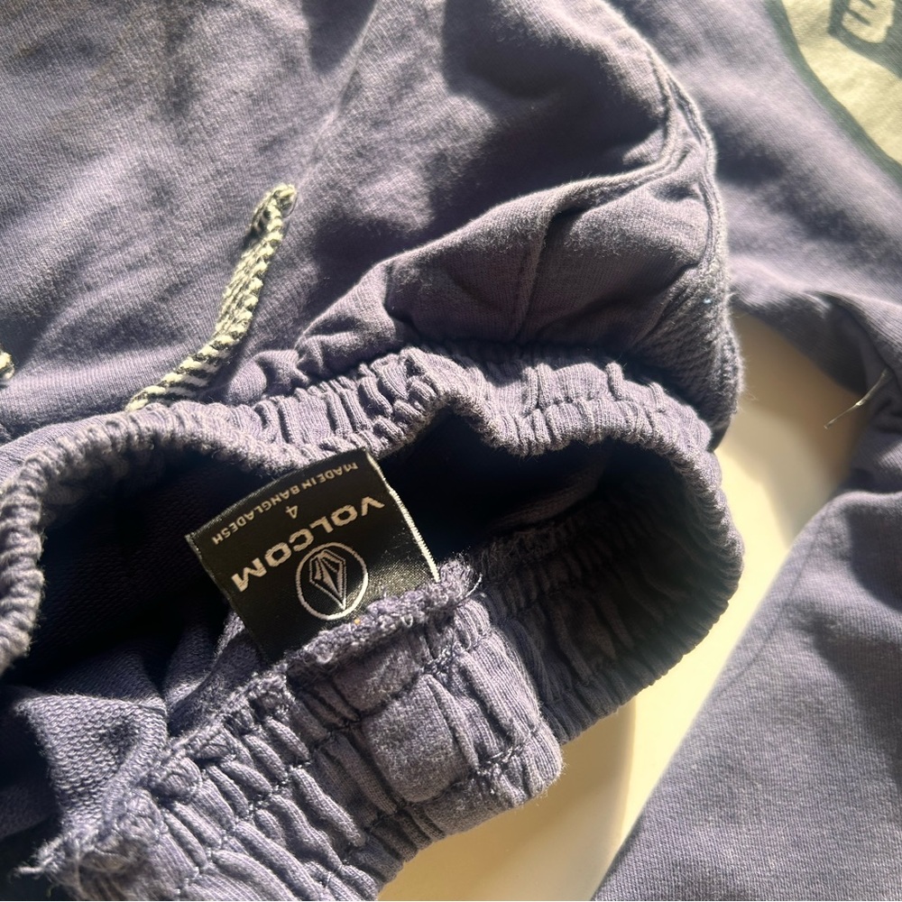 Volcom set - Picture 7 of 7